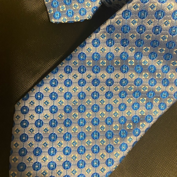 Hugo Boss tie - Picture 5 of 5